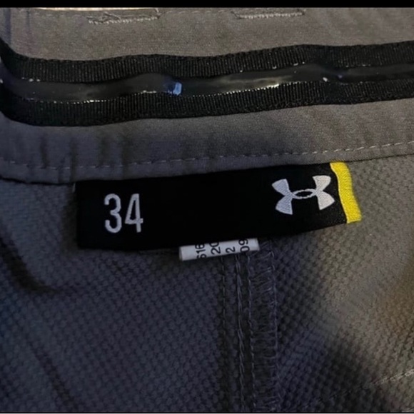 Under Armour Men's Flat Front Charcoal Shorts - Picture 4 of 6